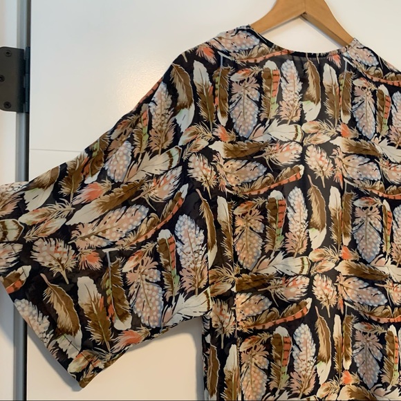Rachael & Chloe | Feather Pattern Open Robe Top - Picture 8 of 12
